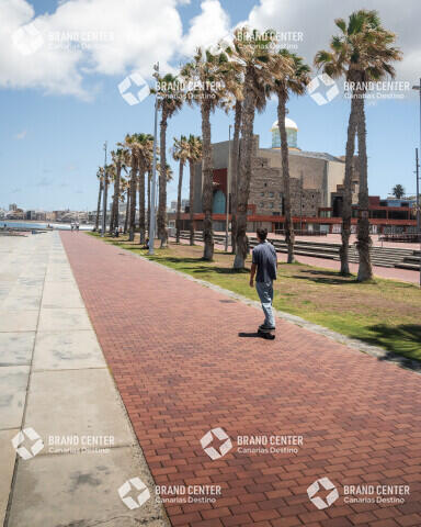 Skate en el Paseo de Las Canteras
