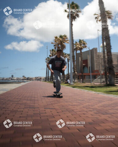 Skate en el Paseo de Las Canteras