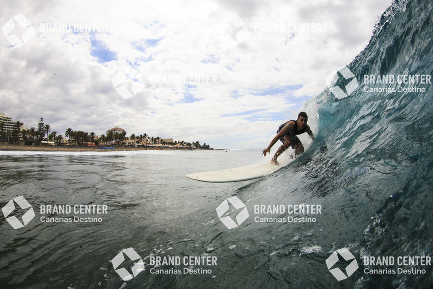 Surf en izquierda de las Palmeras