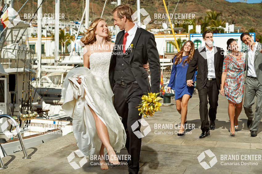 Pareja de novios en Puerto de Mogán, Gran Canaria