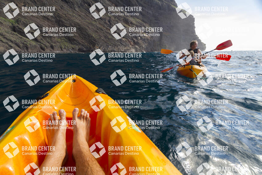 Kayak excursion through Los Gigantes