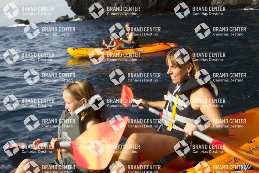 Kayak excursion through Los Gigantes