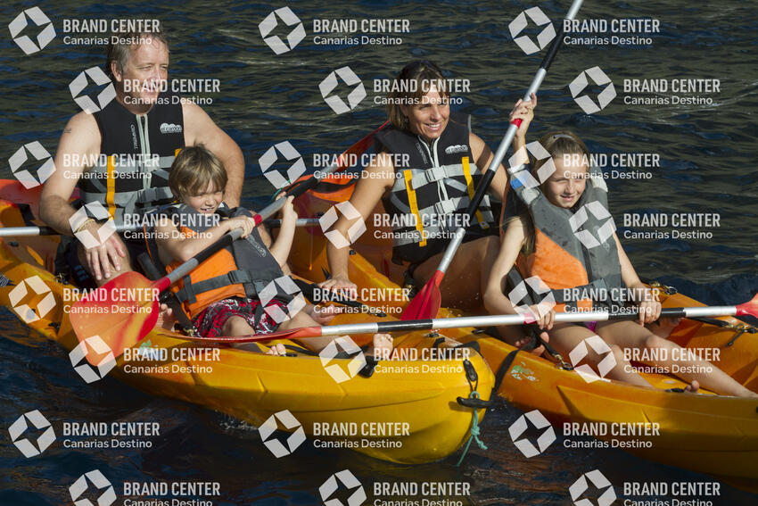 Kayak excursion through Los Gigantes