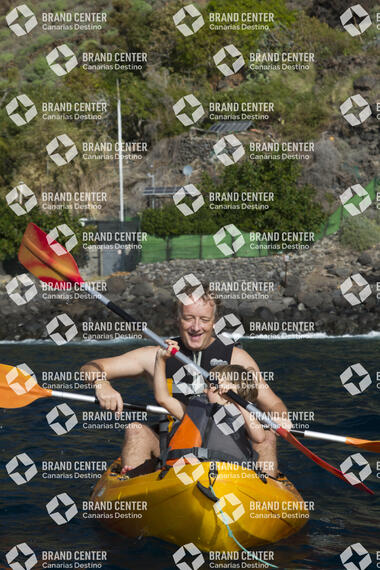 Kayak excursion through Los Gigantes