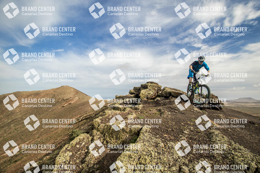 Jordi Bagó in mountainbike in Fuerteventura