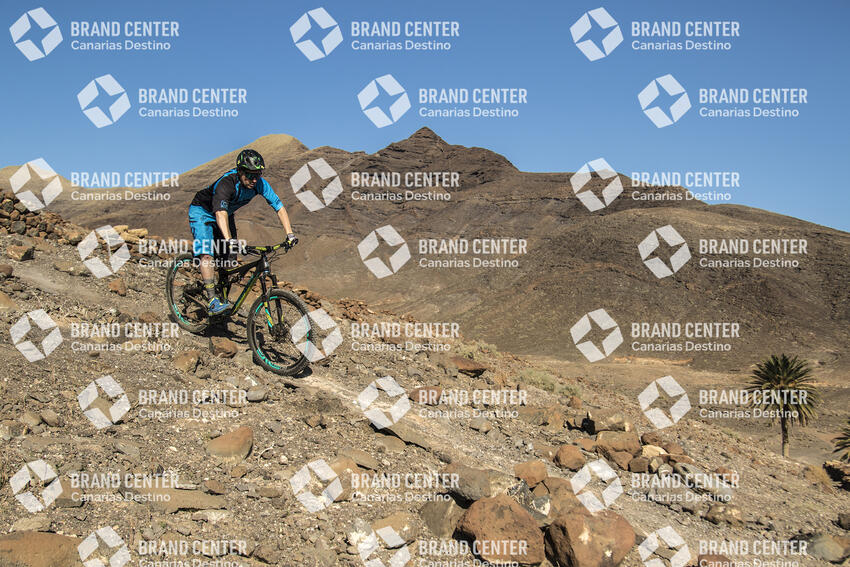 Jordi Bagó in mountainbike in Fuerteventura