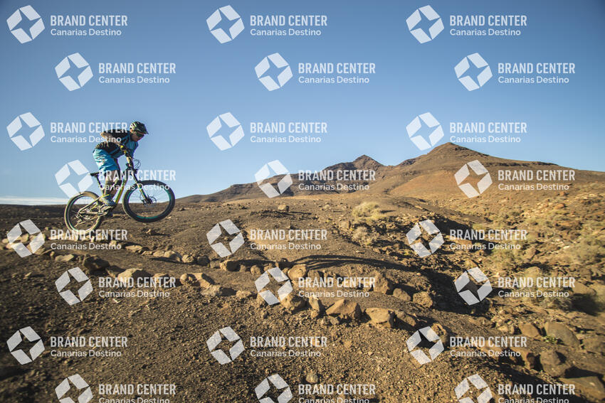 Jordi Bagó in mountainbike in Fuerteventura