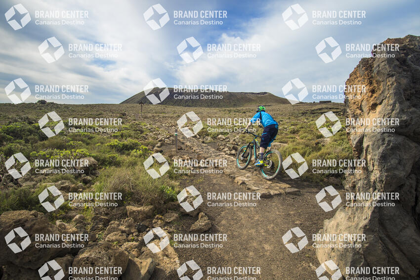 Jordi Bagó in mountainbike in Fuerteventura