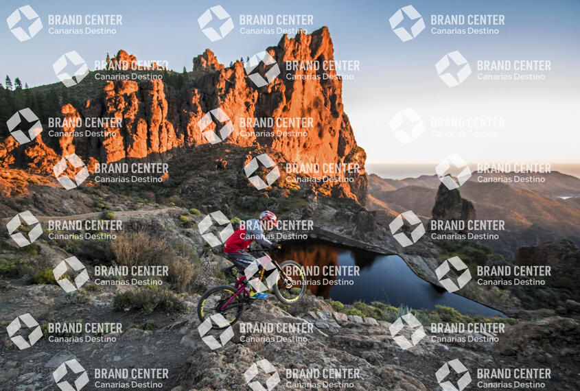 Jordi Bagó by mountain bike in Gran Canaria
