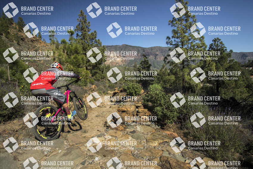 Jordi Bagó by mountain bike in Gran Canaria