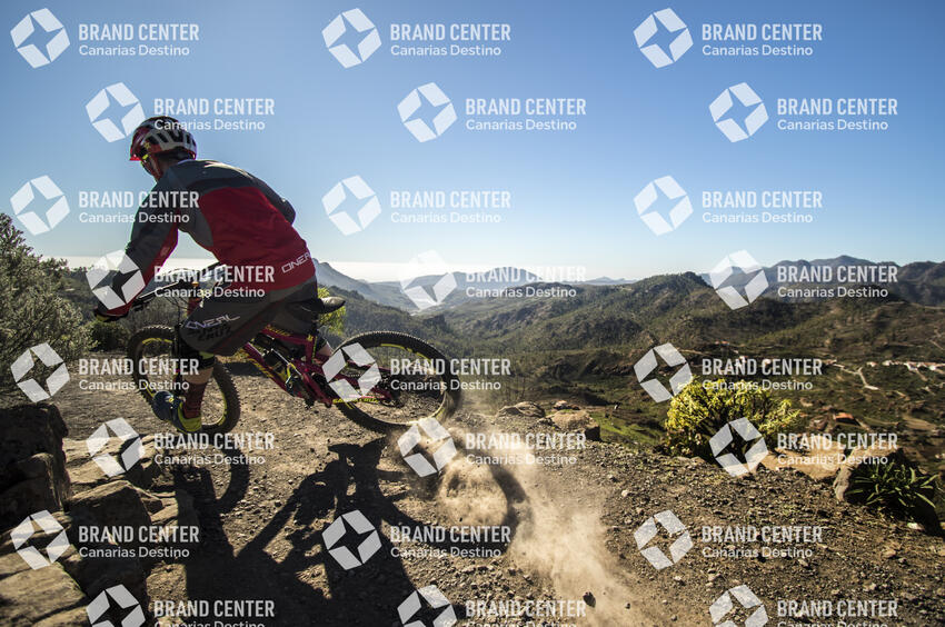 Jordi Bagó by mountain bike in Gran Canaria