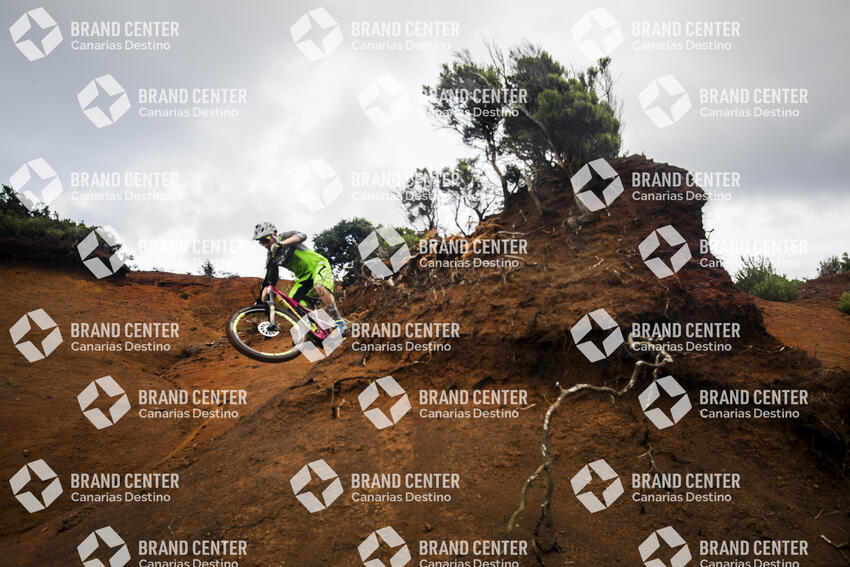 Jordi Bagó on mountain bike by La Palma