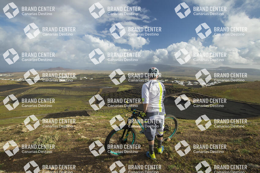 Jordi Bagó in mountainbike in Lanzarote