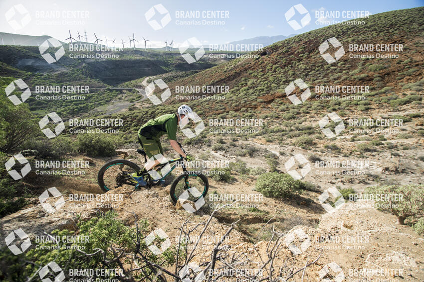 Jordi Bagó en mountainbike por Tenerife