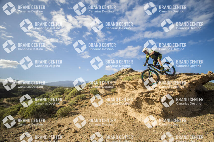 Jordi Bagó by mountain bike in Tenerife