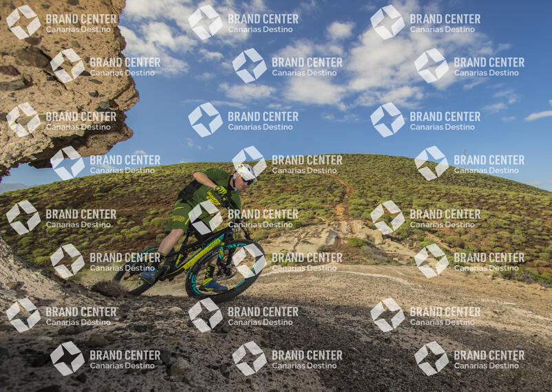 Jordi Bagó by mountain bike in Tenerife