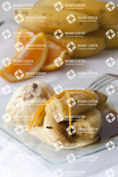Bananas flambéed with palm honey