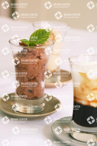 Crema de queso con miel de palma, Príncipe Alberto y Mousse de Gofio.