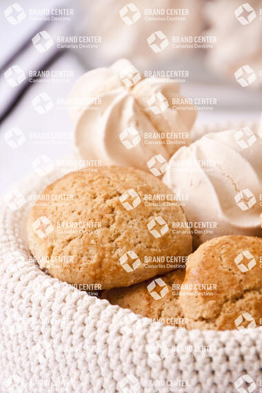 Almendrados y suspiros de Moya