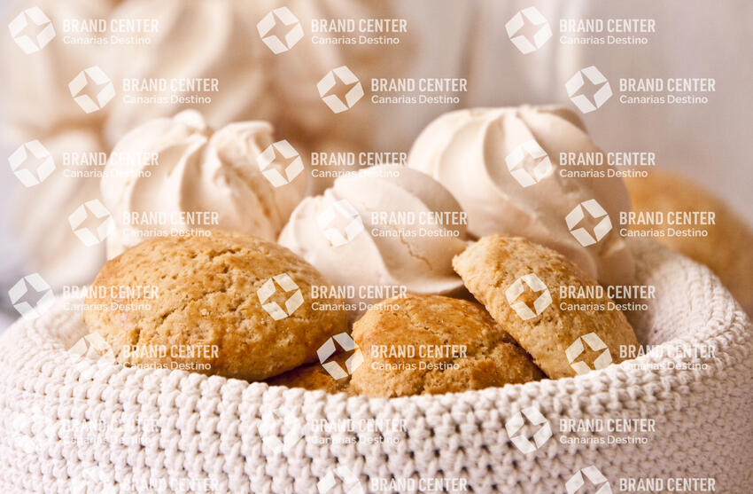 Almendrados and sighs from Moya