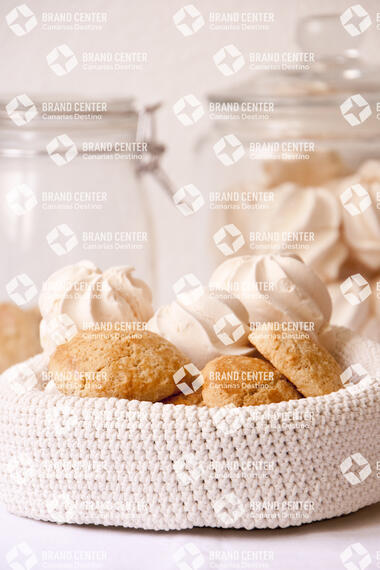 Almendrados and sighs from Moya