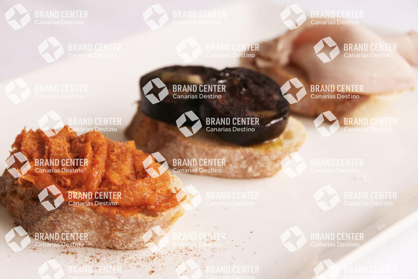 Montaditos of chorizo canario, sweet black pudding and roasted leg