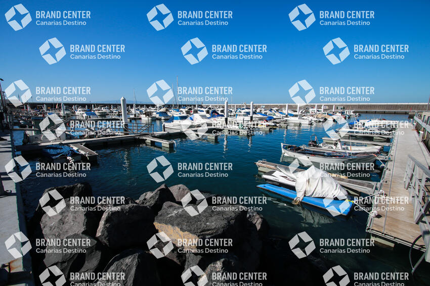 Los Gigantes Marina