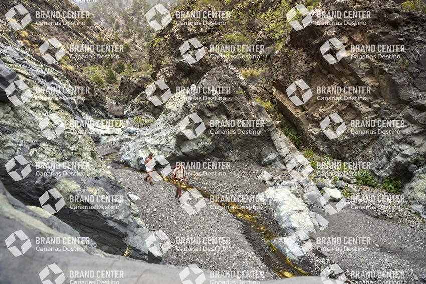Camino a la cascada de colores en La Caldera de Taburiente