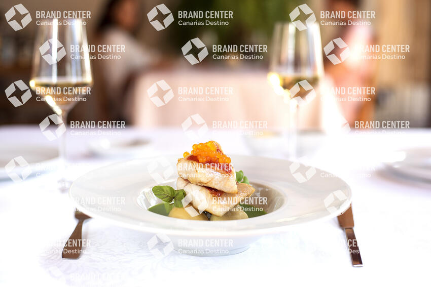 Pescado con crema de berrros