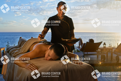 Massage with volcanic stones