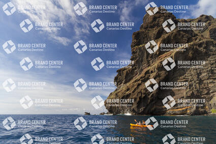 Kayak excursion through Los Gigantes