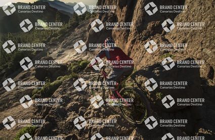 Jordi Bagó by mountain bike in Gran Canaria