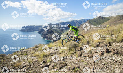 Jordi Bagó on mountain bike by La Gomera
