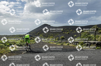 Jordi Bagó on mountain bike by La Palma