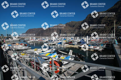 Los Gigantes Marina