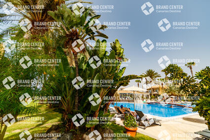 Piscina de un complejo turístico en Playa del Inglés
